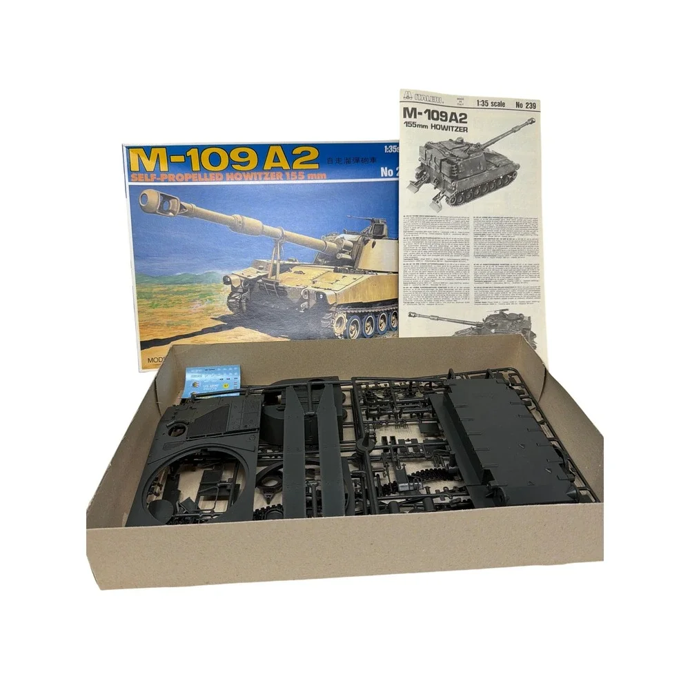 Italeri M-108 105mm & M-109A2 155mm Howitzer Tank 1:35 Model Kit No‎ 238 239